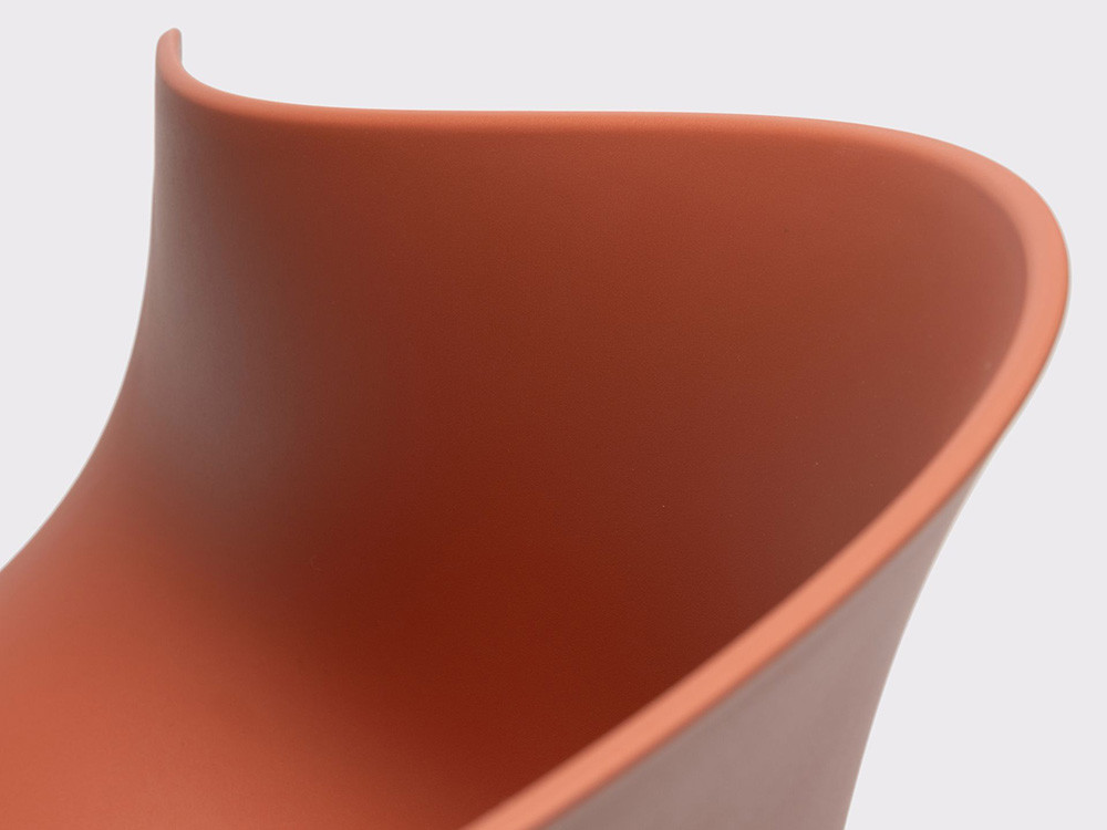 Detalle del asiento de polipropileno de la silla Bai personalizada de Ondarreta