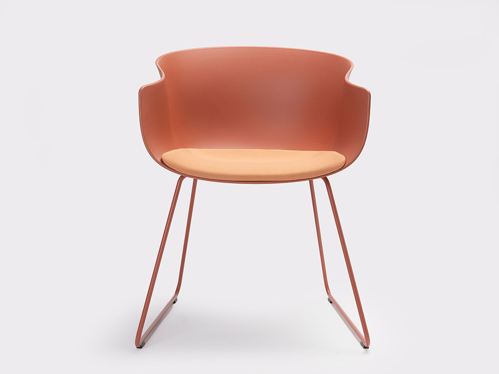 Silla Bai Ondarreta con base trineo: confort y diseño para sillas de cocina