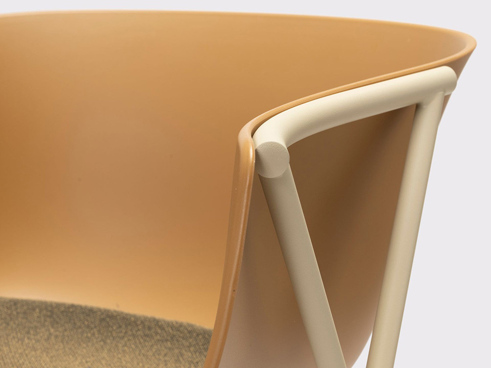 Sillas de cocina de diseño Ondarreta: modelo Bai en polipropileno y tela