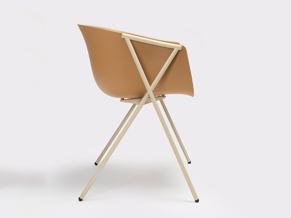 Silla Bai de polipropileno Ondarreta: diseño moderno con cojín galleta