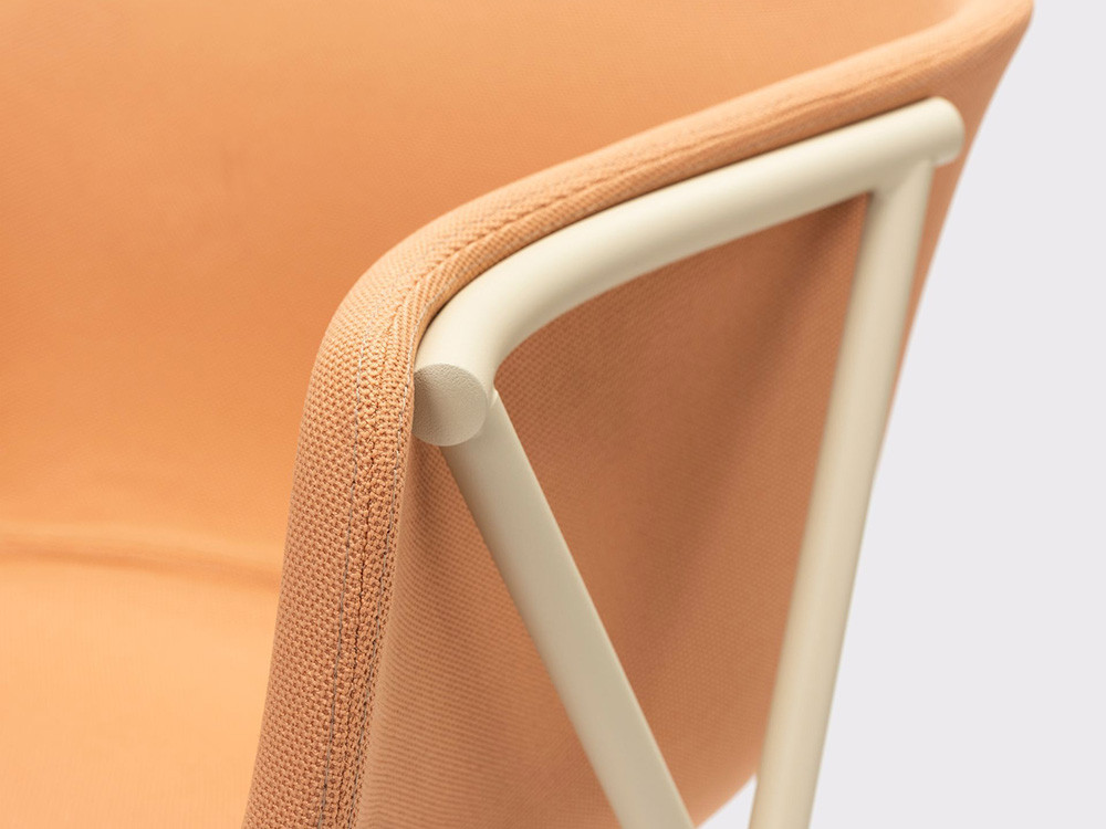 Silla Bai Ondarreta: diseño personalizado y tapizado ergonómico para sillas modernas