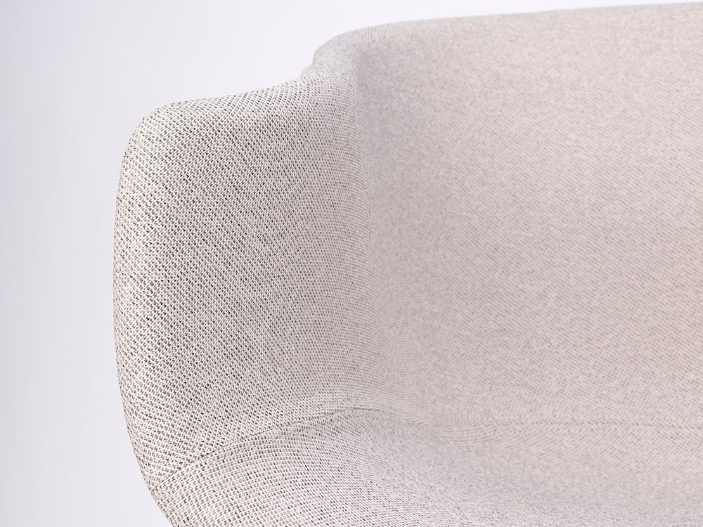 Tapicería de diseño en la silla Bai Ondarreta: estilo personalizado para tu hogar