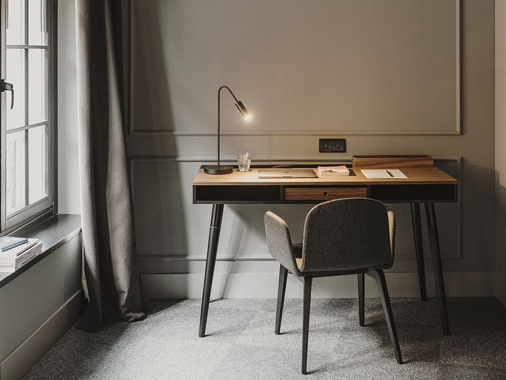 Silla Bob Wood XL con brazos tapizada