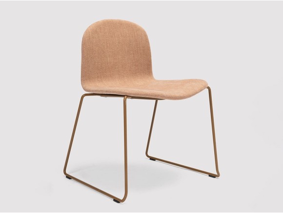 Silla de comedor tapizada moderna Bob XL: la opción de diseño ideal para proyectos contract.