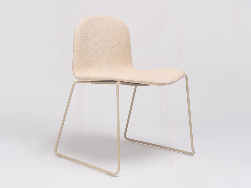 Muebles Ondarreta: silla Bob XL tapizada, elegancia y confort para muebles de despacho y reuniones