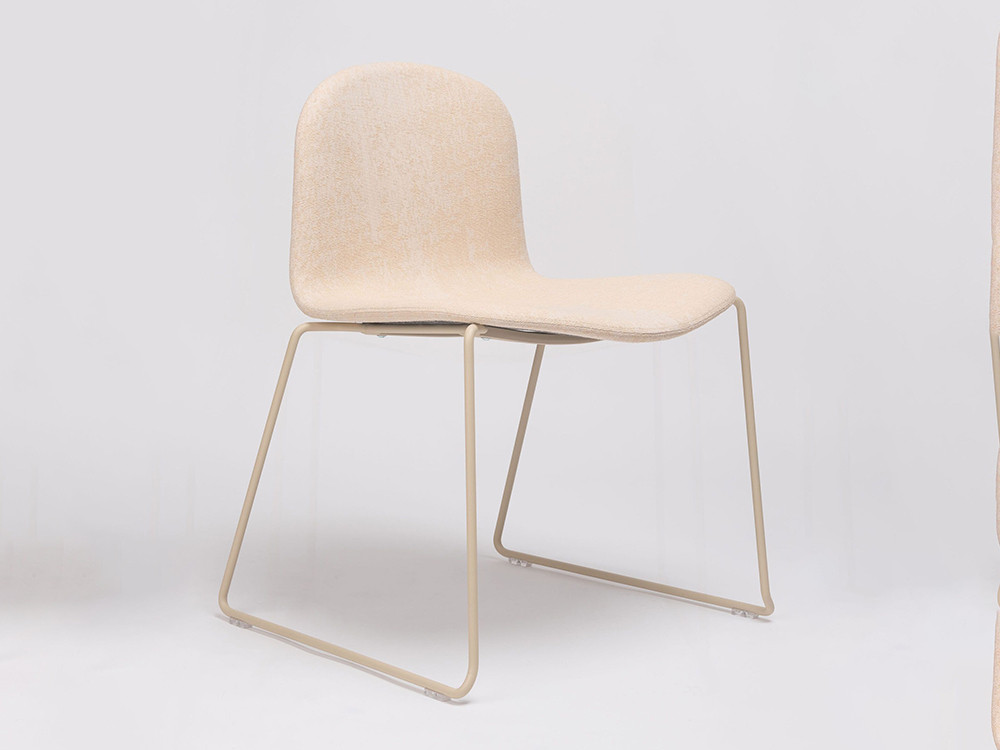 Sillas de comedor de diseño: modelo Bob XL de Ondarreta tapizada en tejidos exclusivos de alta calidad