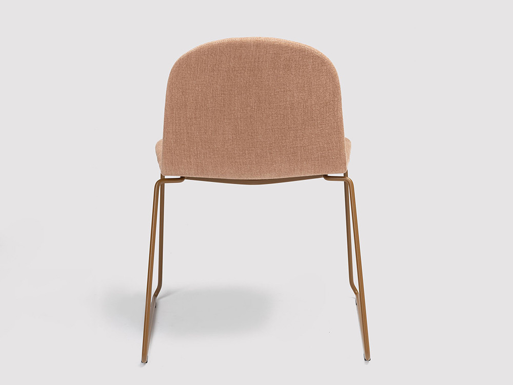 Sillas de oficina y comedor Bob XL: el equilibrio perfecto entre diseño funcional y estética contemporánea.