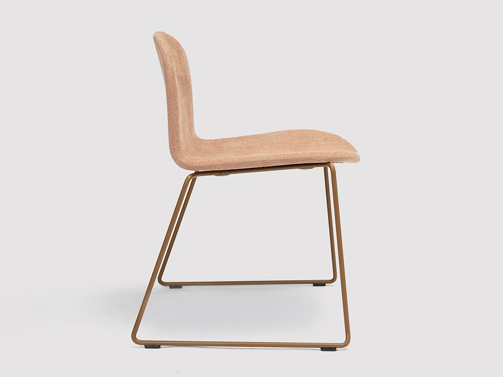 Mobel 6000: silla Bob XL de Ondarreta, una silla tapizada robusta para uso intensivo en contract.