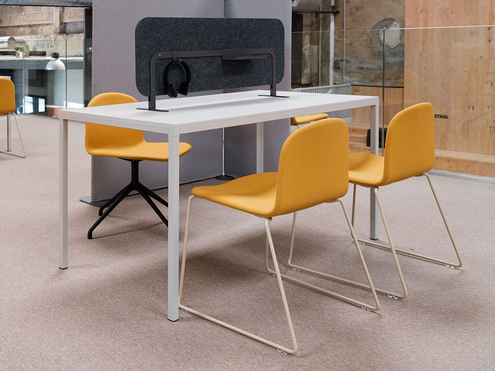 Silla Bob XL Ondarreta: silla de comedor tapizada con diseño ergonómico para hogar y oficina.