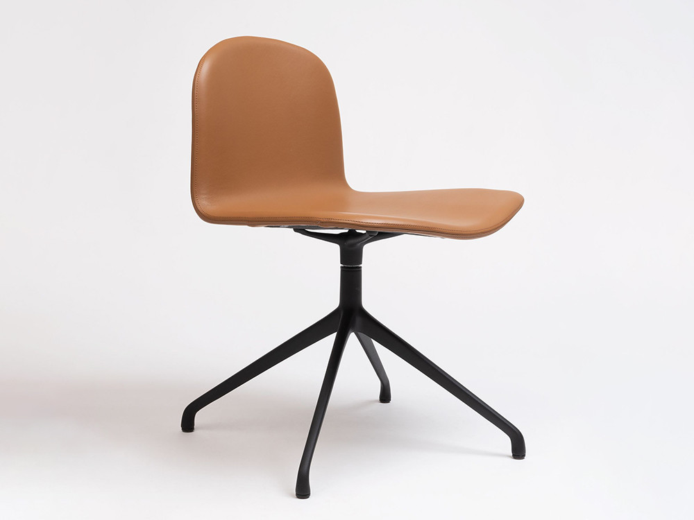 Muebles de despacho: silla Bob XL de Ondarreta con base giratoria y acabado en polipiel.