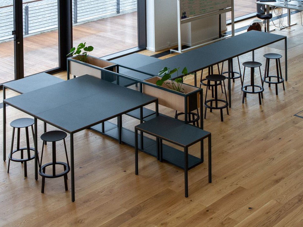 Mesa alta de oficina Dry Ondarreta: acabado personalizado y varias medidas.