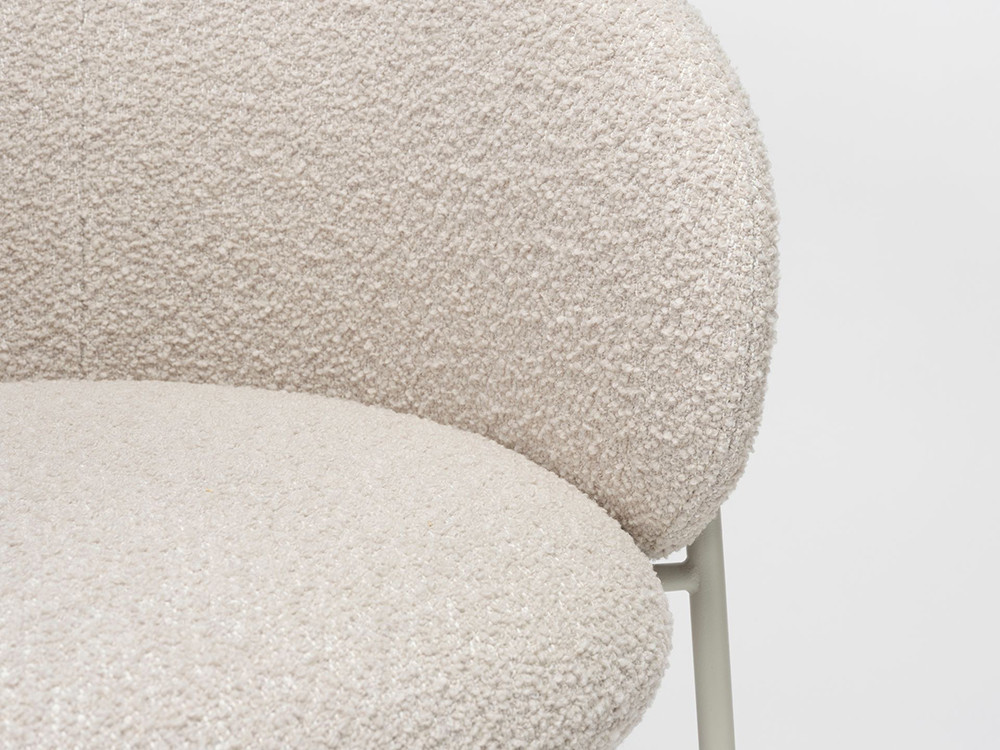 Detalle del tapizado en la silla Ginger de Ondarreta con estructura ligera de acero