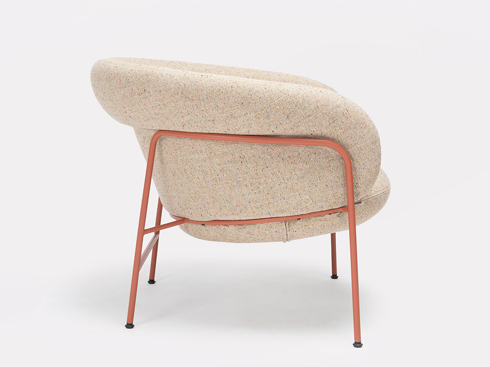 Butacas de diseño: modelo Ginger de Ondarreta con estructura de varilla de acero.