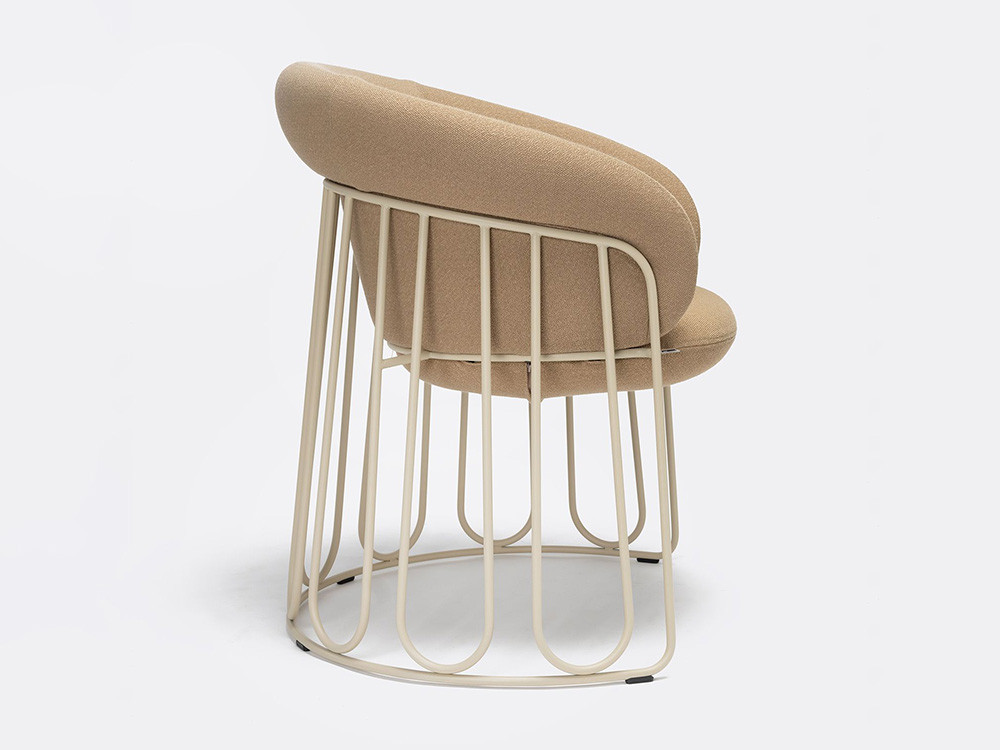 Sillas de comedor tapizadas modernas: modelo Ginger trineo de Ondarreta con base de acero.