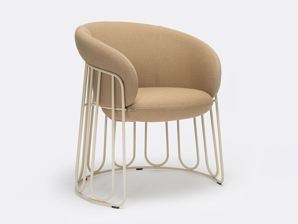 Silla Ginger trineo Ondarreta: diseño personalizado con estructura de varillas de acero orgánicas.