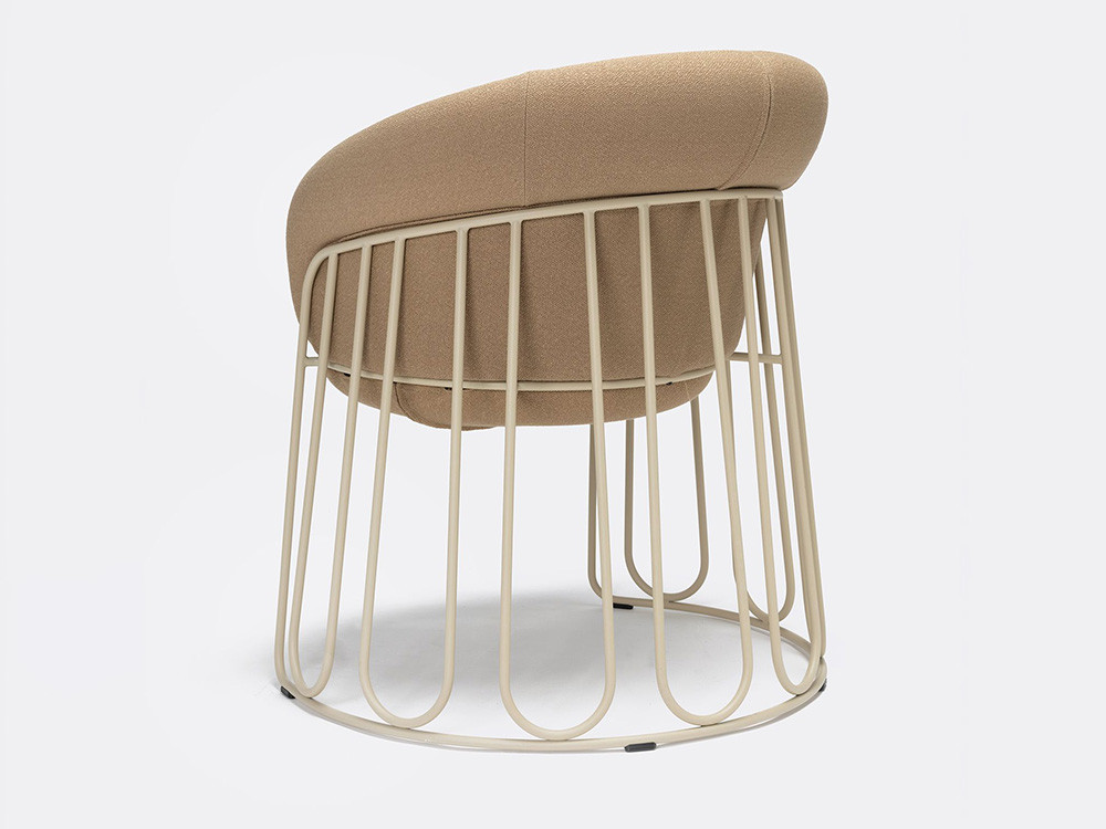 Silla Ginger Ondarreta: estructura de varillas de acero y líneas orgánicas para tu comedor.