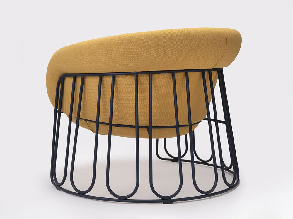 Butacas dormitorio modernas: modelo Ginger de Ondarreta con estructura trineo de diseño