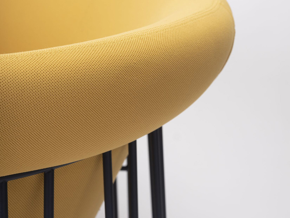 Estructura trineo de acero de la silla lounge Ginger: calidad y estilo muebles Ondarreta.