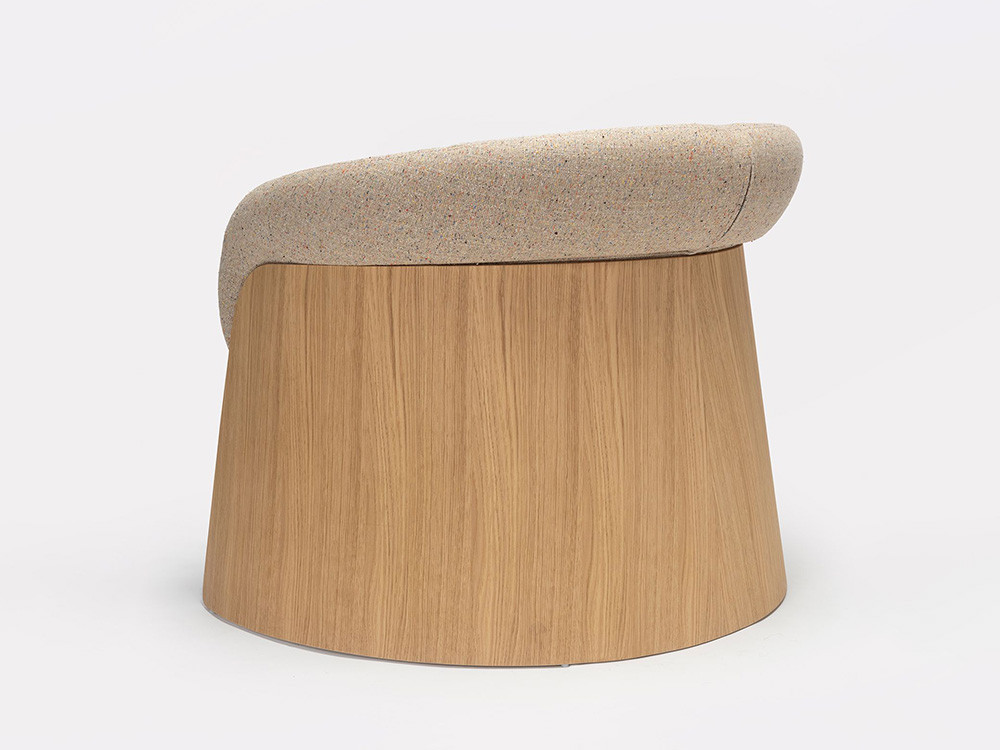 Muebles Ondarreta: butaca Ginger madera, confort y diseño personalizado de alta gama.