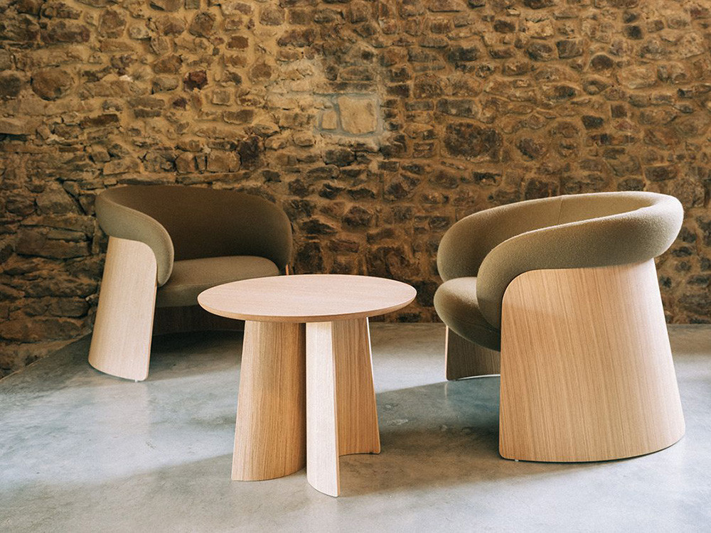 Mobel 6000: mesa baja redonda Ginger de Ondarreta, mobiliario de diseño en roble.