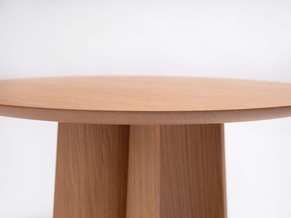 Mesas de centro modernas: modelo Ginger de Ondarreta en roble teñido para salones de diseño