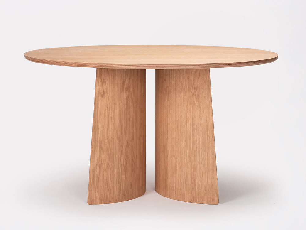 Mesa de comedor redonda Ginger Ondarreta: diseño personalizado en chapa de roble de alta calidad