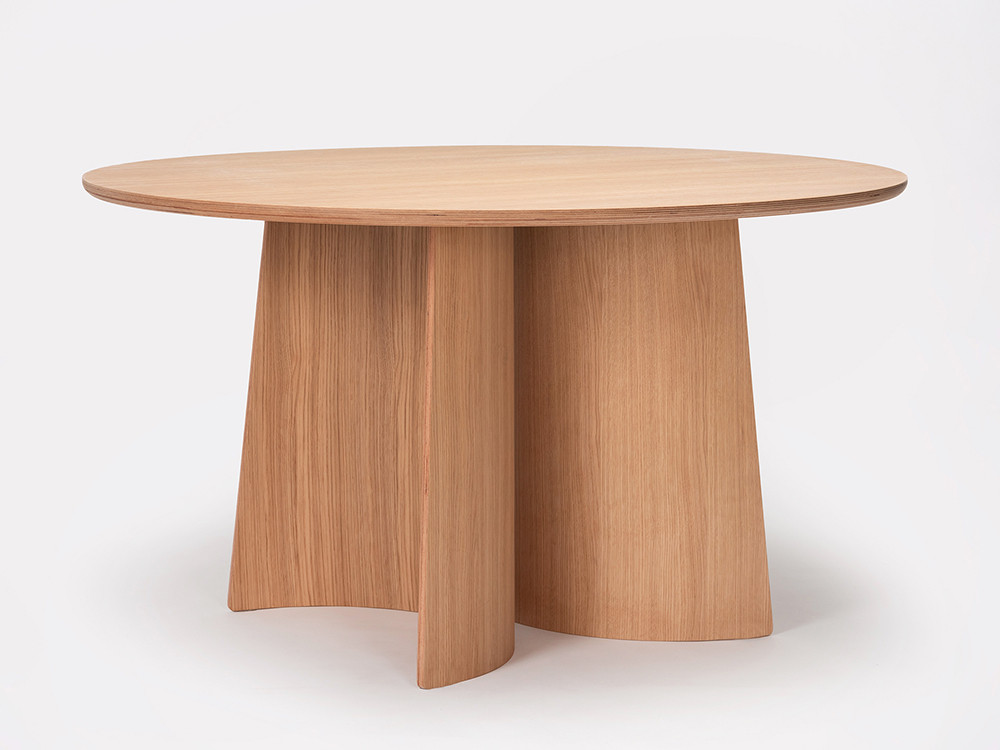 Mesa de comedor de diseño Ondarreta: modelo Ginger redonda con acabado en madera de roble