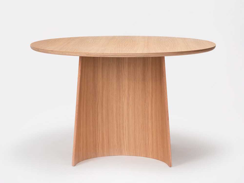 Muebles Ondarreta: mesa de comedor Ginger redonda, elegancia y calidez en chapa de roble