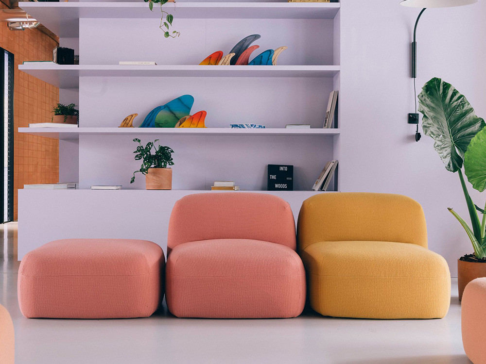 Puf Gumi de Ondarreta: mobiliario de diseño con acabados textiles personalizados.