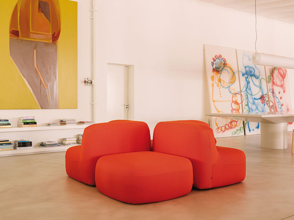 Puf tapizado de líneas suaves: modelo Gumi de Ondarreta, icono de diseño para el hogar