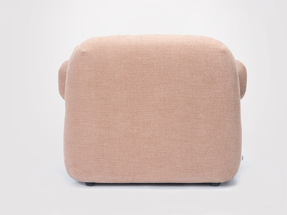 Detalle de los brazos del sillón Gumi Ondarreta: ergonomía y diseño en butacas modernas.