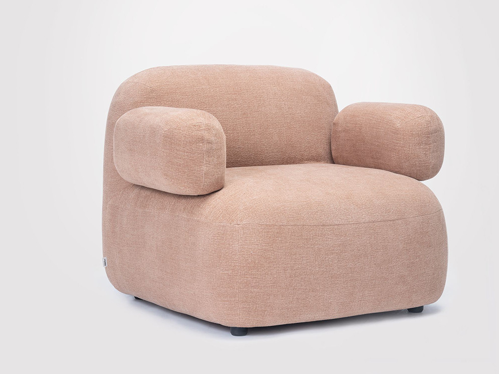 Sillón Gumi con brazos Ondarreta: diseño personalizado de líneas redondeadas para tu salón.