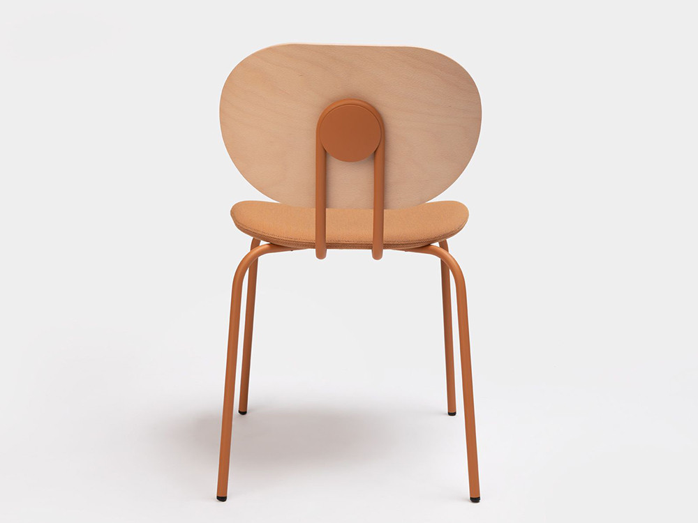 Silla Hari Combi personalizada: la fusión ideal de madera de roble y tapicería premium de Ondarreta