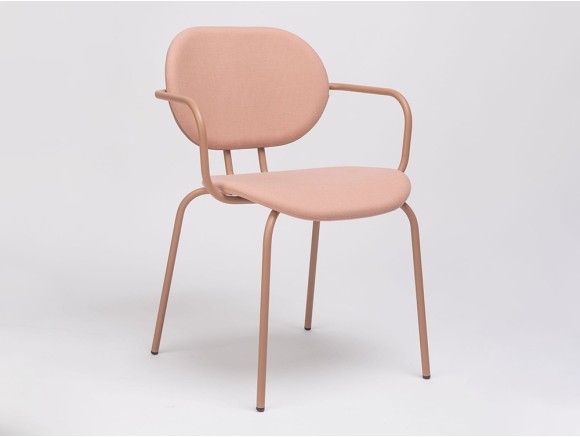 Silla Hari Ondarreta con brazos: diseño personalizado y tapizado exclusivo para sillas de comedor.