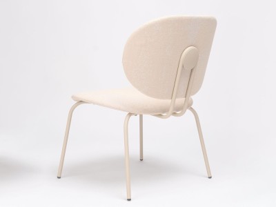 Silla lounge Hari de Ondarreta: elegancia y confort tapizado en textiles exclusivos