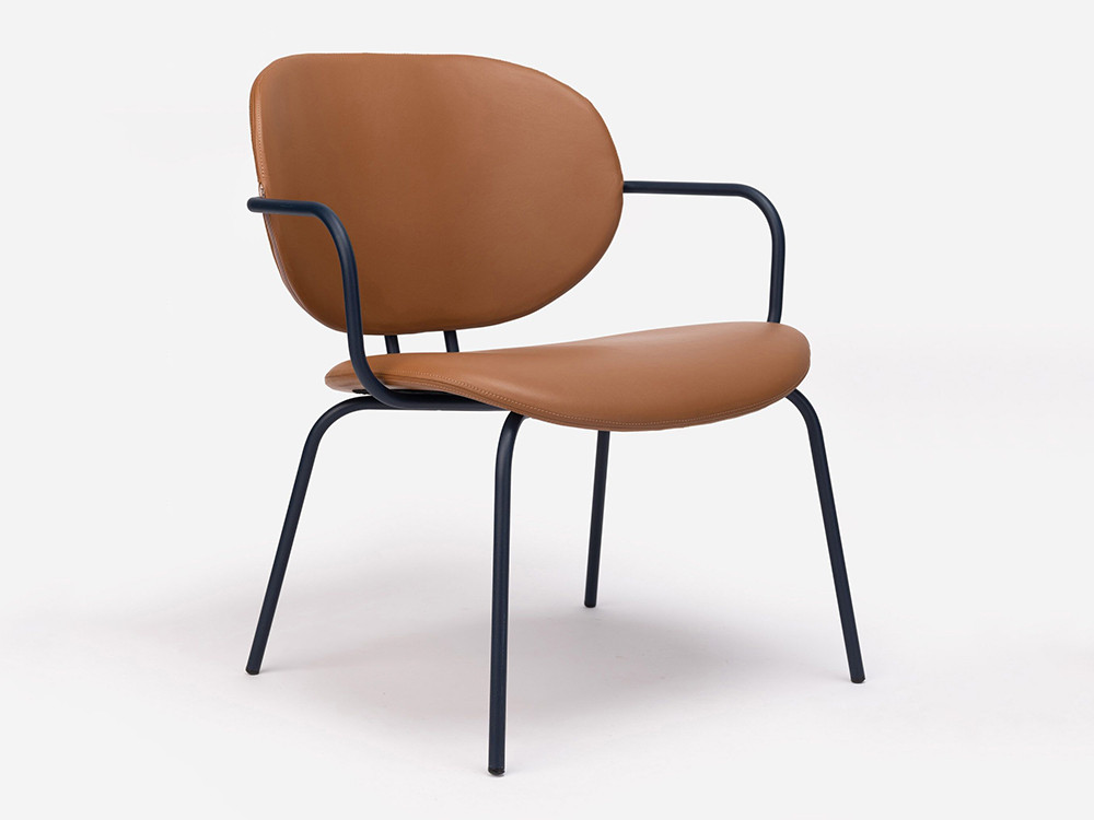 Butaca de diseño Ondarreta: modelo Hari tapizada con una gama de tejidos seleccionados