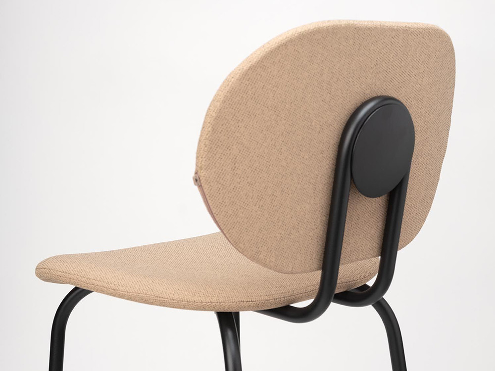 Taburetes de cocina modernos: modelo Hari tapizado de Ondarreta en dos alturas