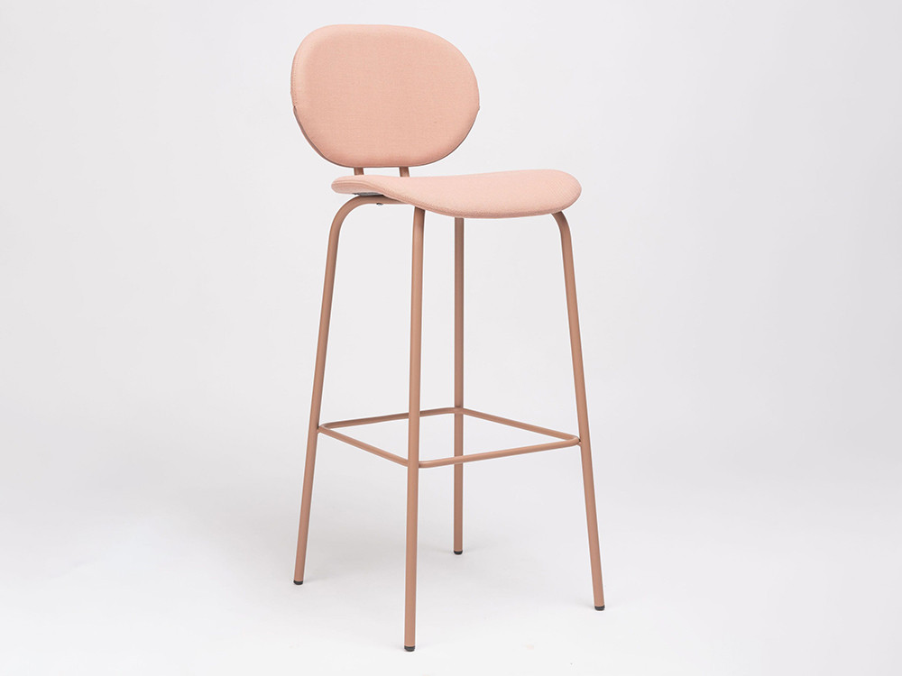 Mobiliario de cocina Ondarreta: modelo taburete Hari tapizado para islas modernas