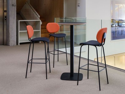 Taburete Hari personalizado: ergonomía y estilo con el respaldo de Ondarreta