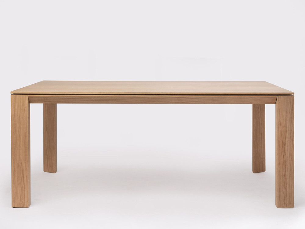 Mesa de comedor de diseño Iru de Ondarreta: elegancia en madera de roble disponible en varias medidas