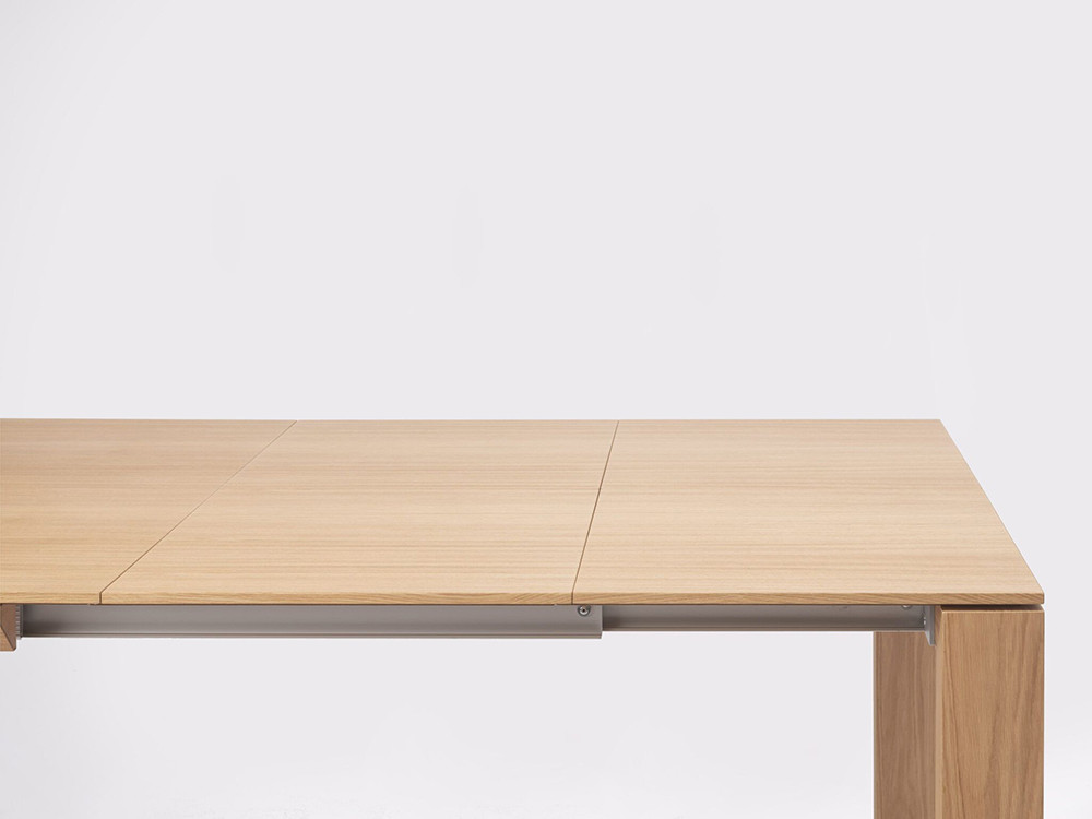 Mesa de comedor extensible Iru: versatilidad de Ondarreta disponible en varias medidas para proyectos de diseño