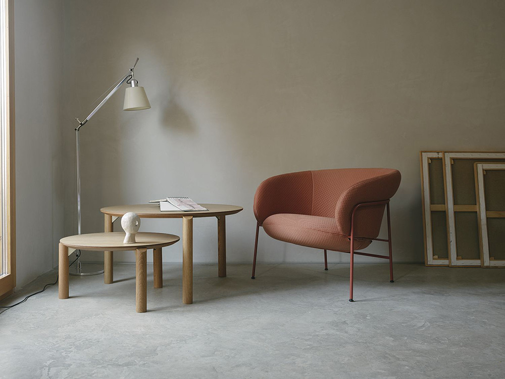 Mesa redonda baja Juno Ondarreta: diseño personalizado en madera de roble disponible en varias medidas