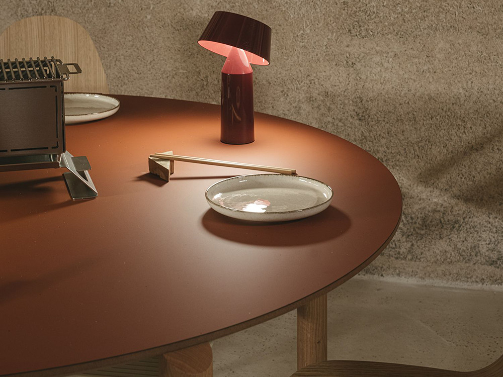 Mobel 6000: mesa redonda de diseño Ondarreta, disponible en chapa de roble o laminado para cocinas actuales