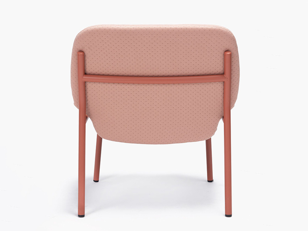 Calidad Ondarreta en la butaca Lana: un icono del diseño con estructura de acero resistente.