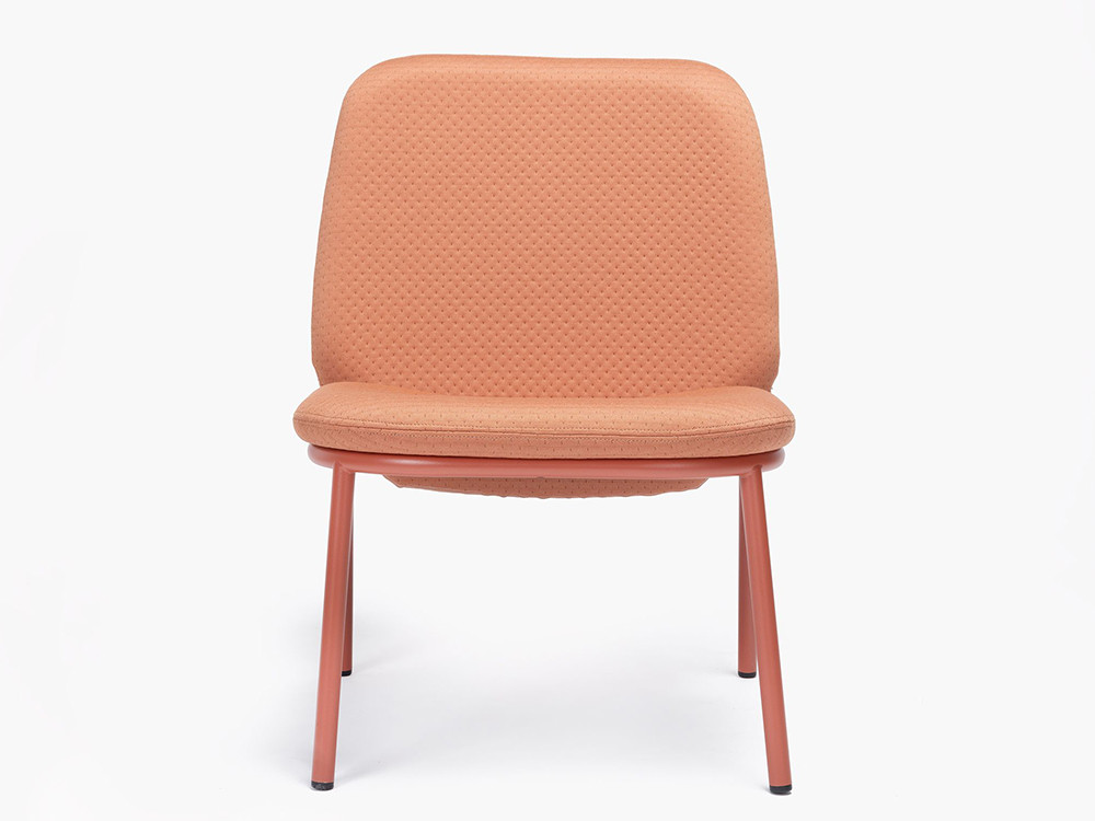 Butacas para sala modernas: modelo Lana con respaldo alto y patas de acero, calidad y estilo Ondarreta.