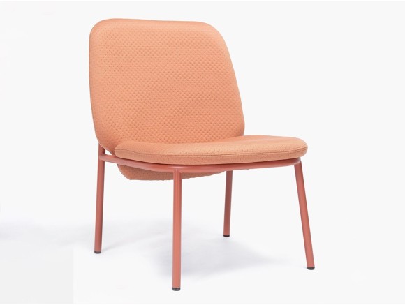Butaca Lana Ondarreta con respaldo alto: diseño personalizado con estructura de acero para tu salón.