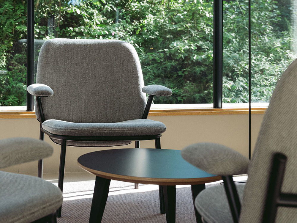 Sillón de respaldo alto con brazos Lana acero