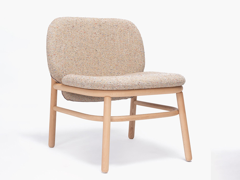 Butaca de diseño Lana de Ondarreta: calidez de la madera de haya y confort en tejidos seleccionados