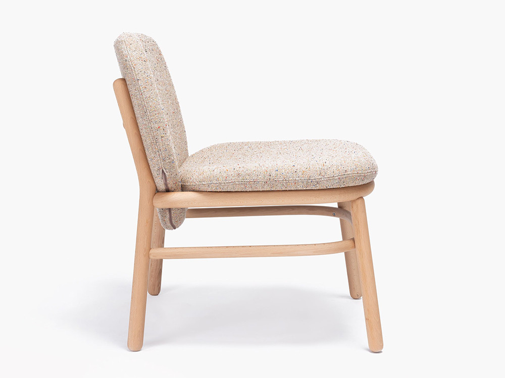 Sillón moderno Lana: la esencia del diseño Ondarreta con estructura de haya y respaldo bajo