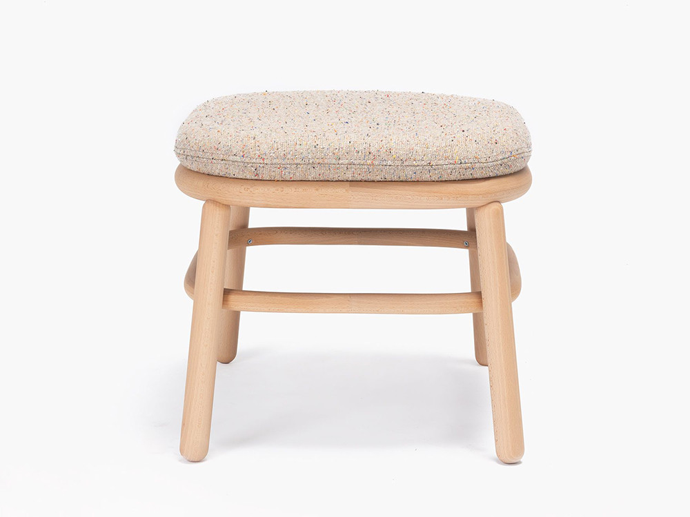 Otomán Lana Ondarreta tapizado: versatilidad en tejidos seleccionados y estética de vanguardia